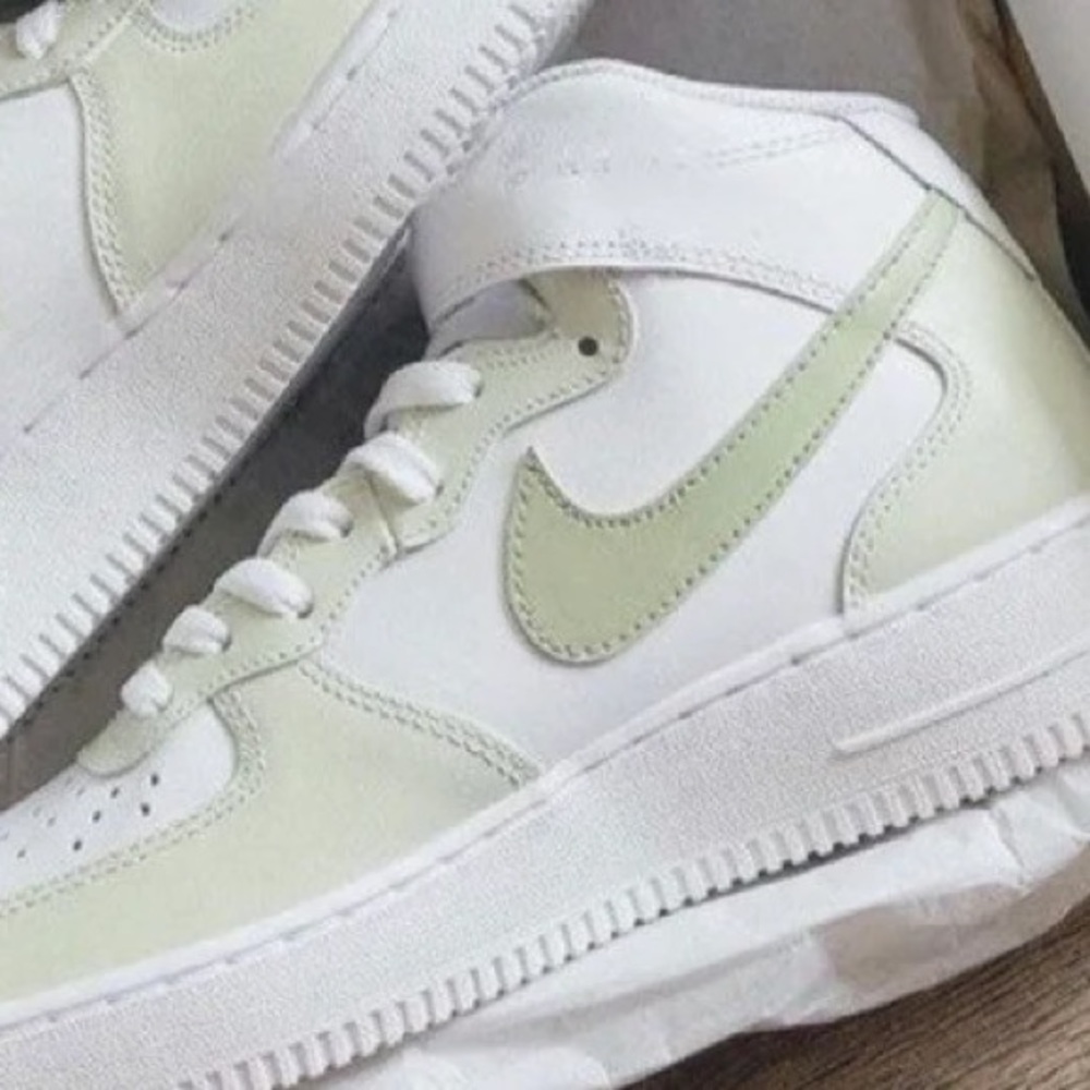 Nike Air Force Mids Avocados - Picture 2 of 2